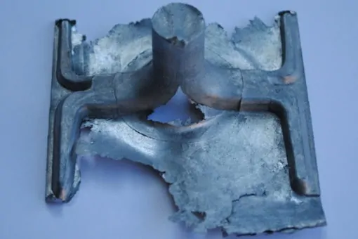 انواع دستگاههای دایکاست و 2 نوع آن 6 die casting flash.jpg 1