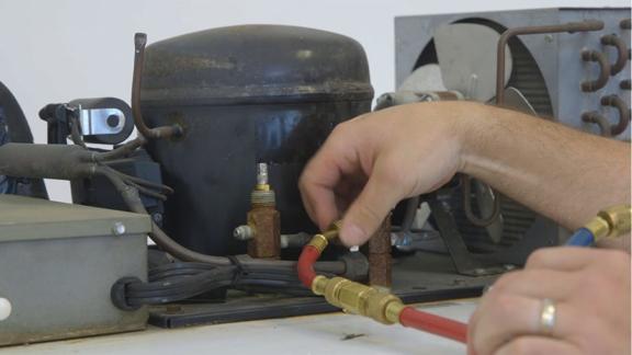 بررسی علائم خرابی کمپرسور یخچال 4 علائم خرابی کمپرسور یخچال